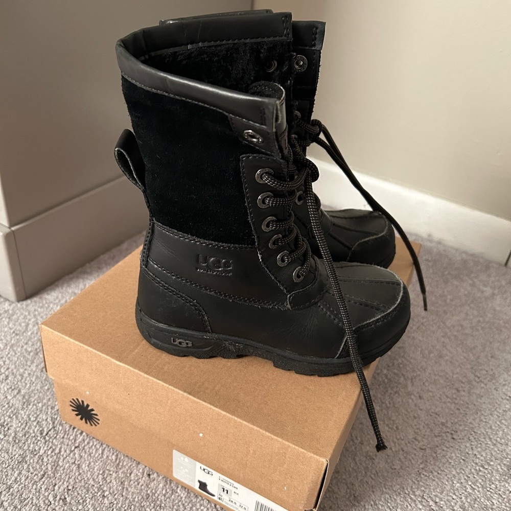 UGG Kids Black Adirondack boots